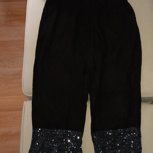 Francesca Bettini Pants - Francesca Bettini black linen embellished cropped pant